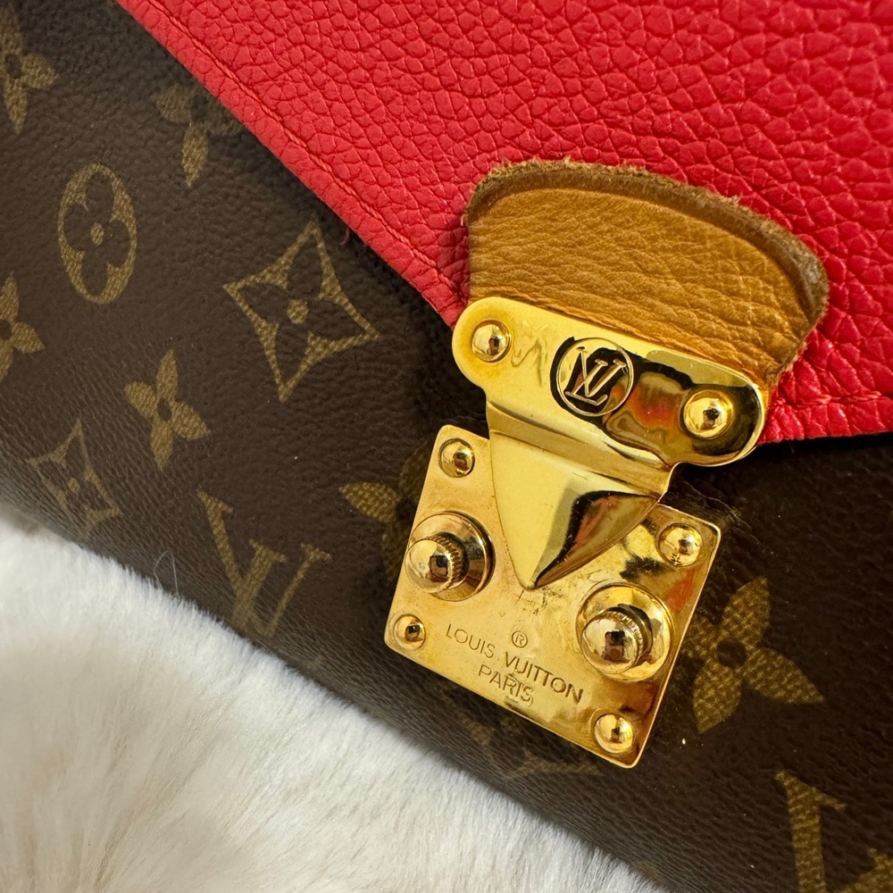 Louis Vuitton Louis Vuitton Pallas Chain Bag - Picture 10 of 16
